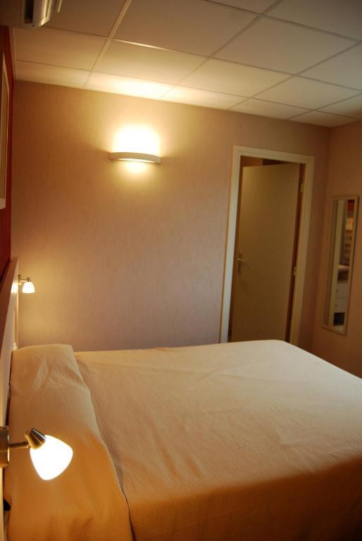 Le Logis De La Lys Hotel Aire-sur-la-Lys Bilik gambar