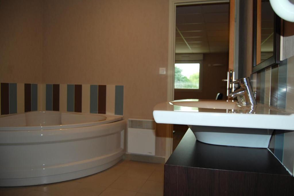 Le Logis De La Lys Hotel Aire-sur-la-Lys Bilik gambar